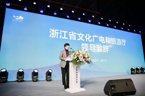 中国（横店）人工智能+旅游景区高质量发展论坛暨浙江数字文旅嘉年华举行(图1)