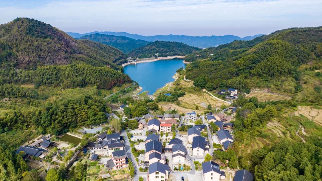 沿着维度听江西 魅力明月山 打造旅居度假新典范(图1)