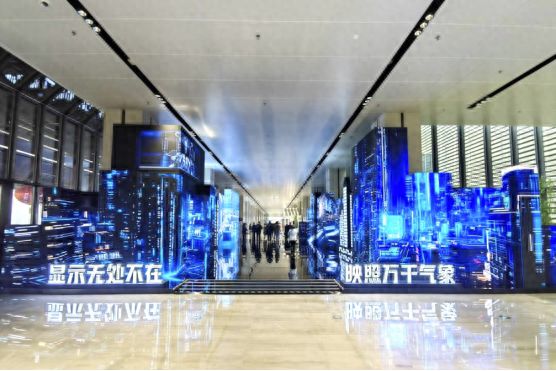 数字文旅新形态《熊猫·1869》亮相世界显示大会(图1)