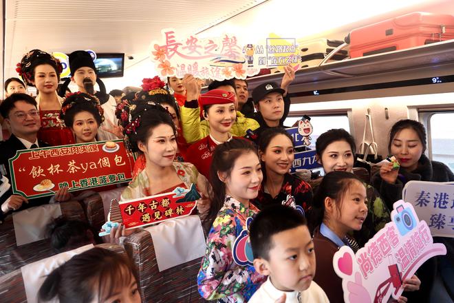 赴港高铁首发启程   西安碑林文旅“破圈”上高铁(图2)