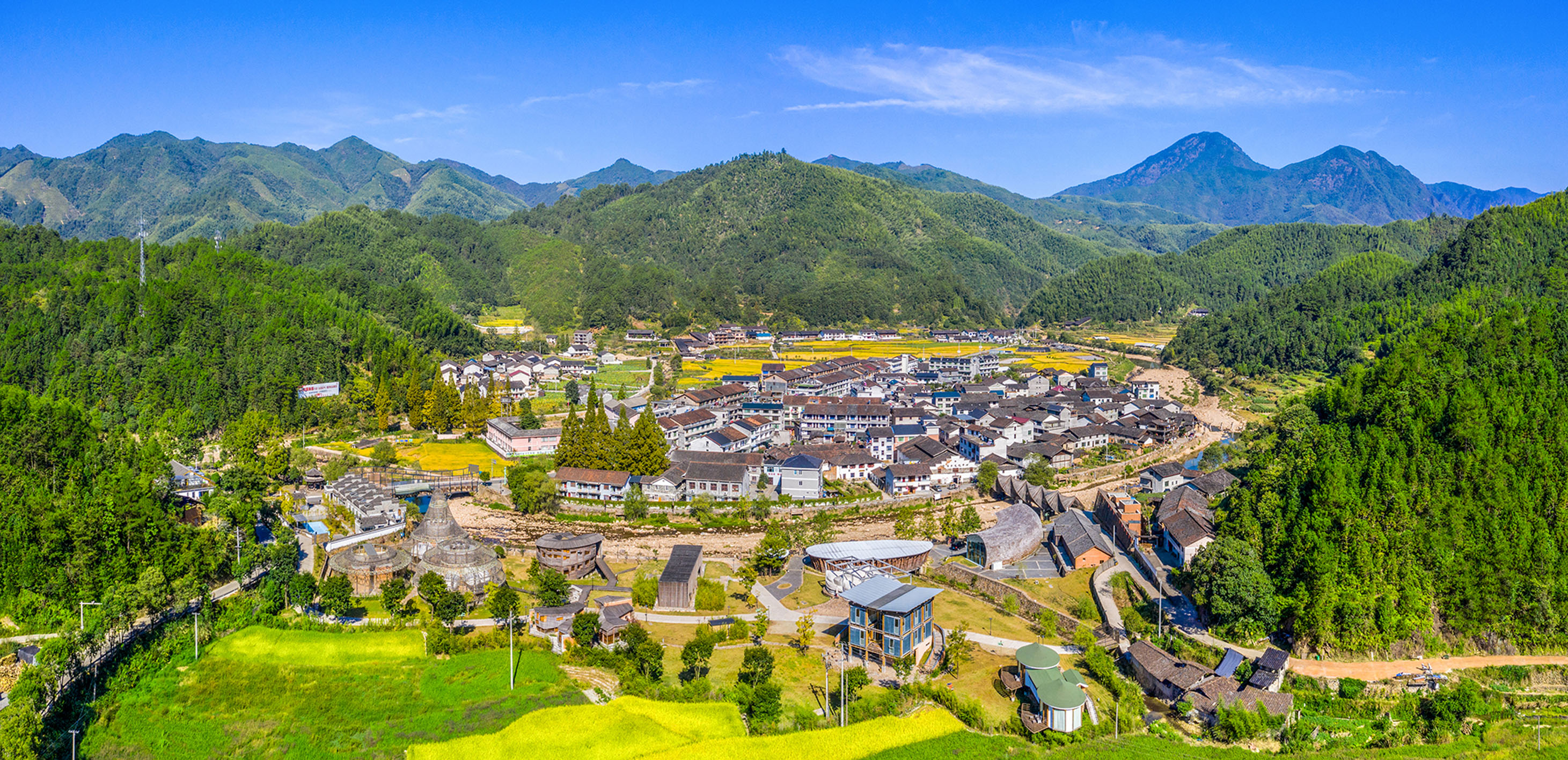 过万景区村共绘“两山”转化新图景(图1)