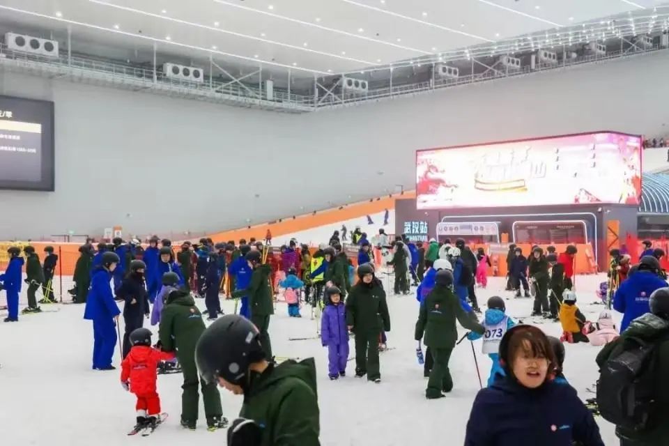 同城No1！黄陂甘露山成新年滑雪最热目的地(图2)