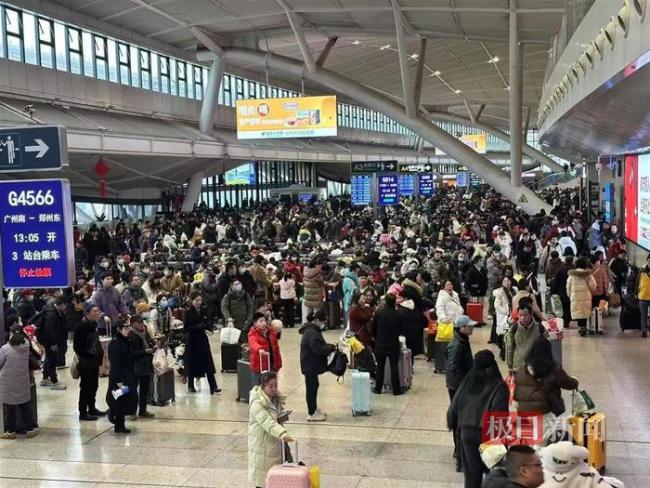 春节武汉站抵汉游客近70万人 春晚效应带动文旅热潮(图1)
