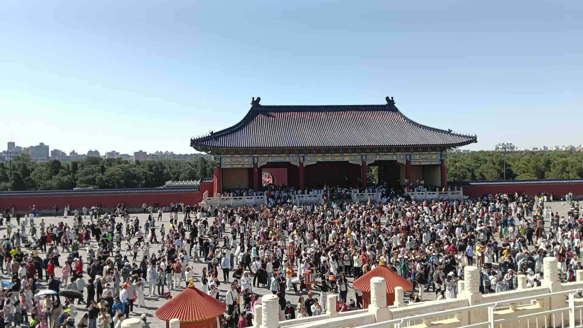 产品供给上新 管理服务升级 “五一”假期旅游消费欣欣向荣(图1)